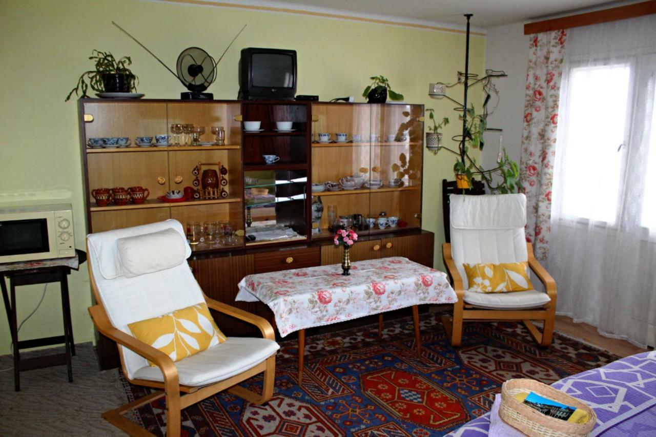 Apartment Telc Hradecka Exterior photo